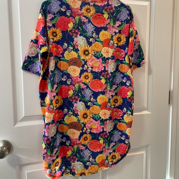 Lularoe XXS Irma Beautiful florals and butterflies - Picture 2 of 3